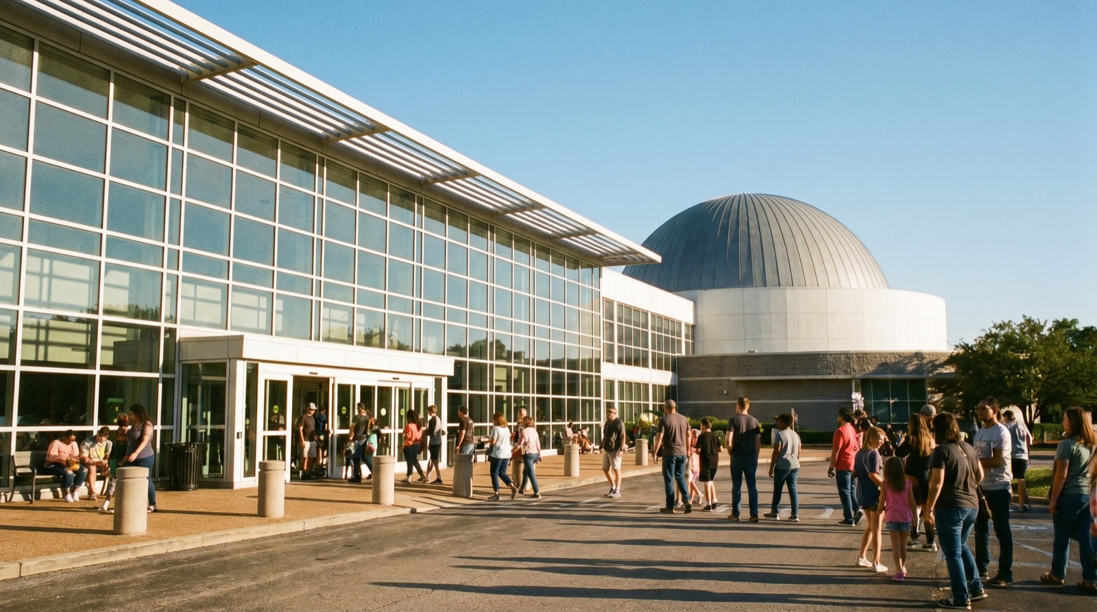 Editorial photograph of Saint Louis Science Center in St. Louis